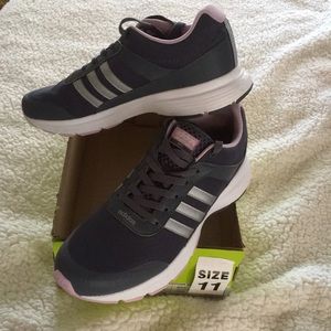 NWOT Woman’s Adidas Cloudfoam vs City Running Shoe